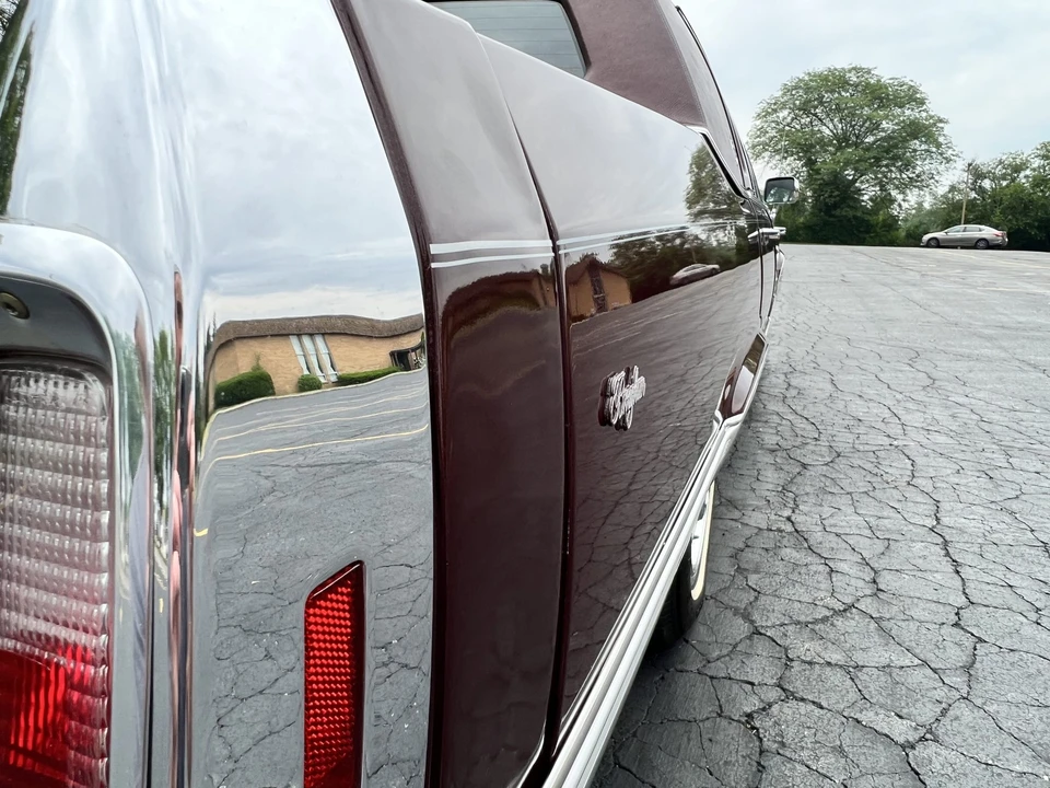 1990 Cadillac Brougham - Image 27 of 31
