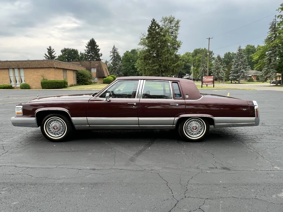 1990 Cadillac Brougham - Image 12 of 31