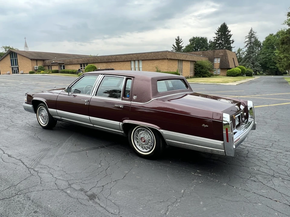 1990 Cadillac Brougham - Image 11 of 31