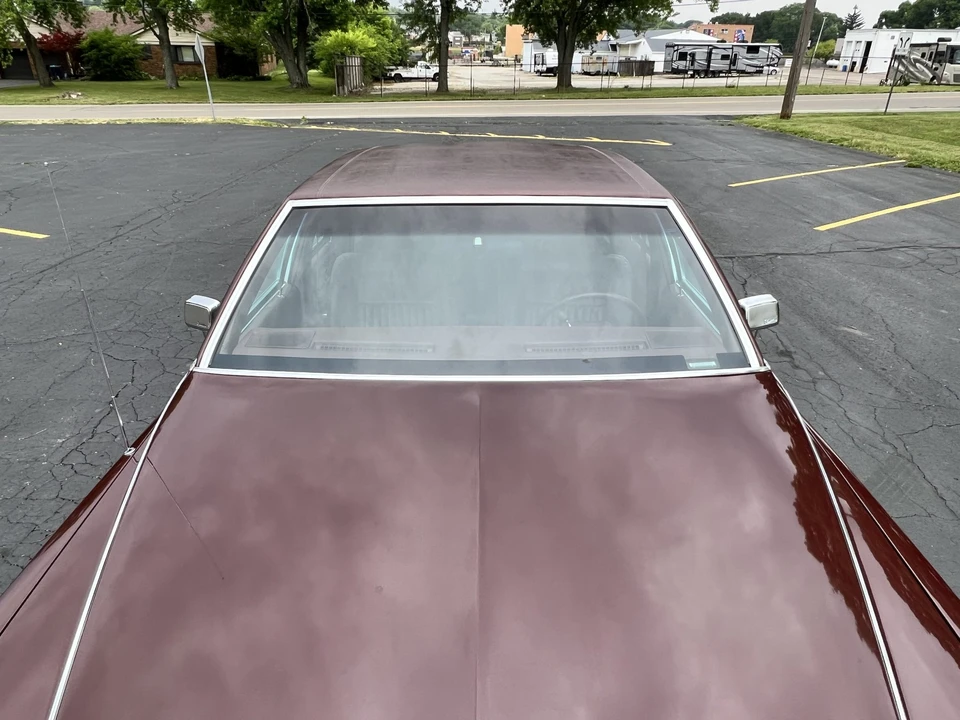 1990 Cadillac Brougham - Image 21 of 31
