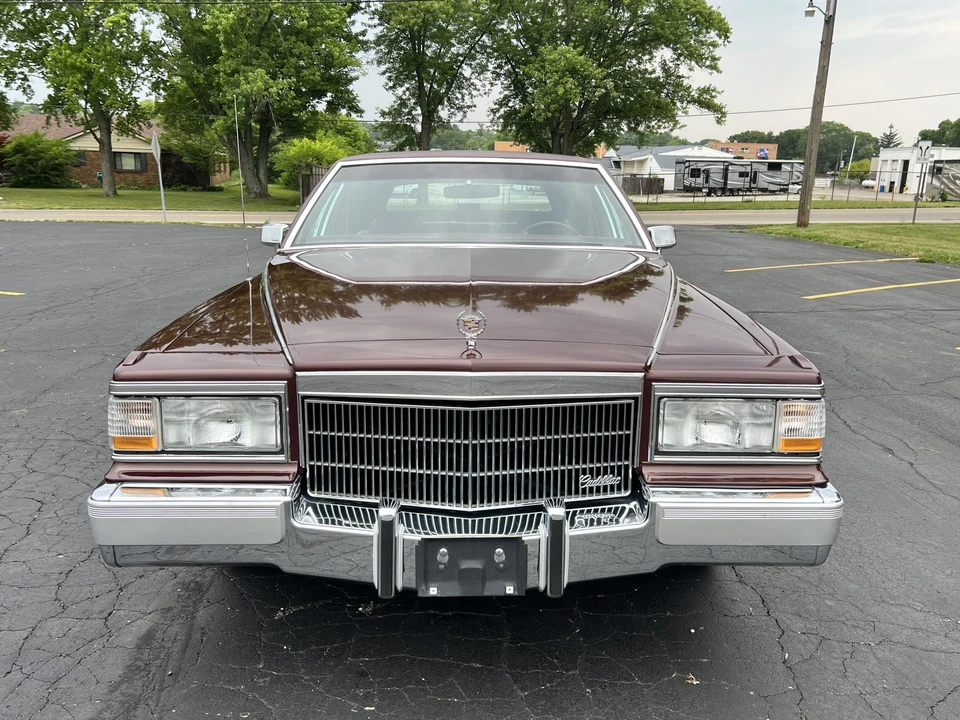 1990 Cadillac Brougham - Image 4 of 31