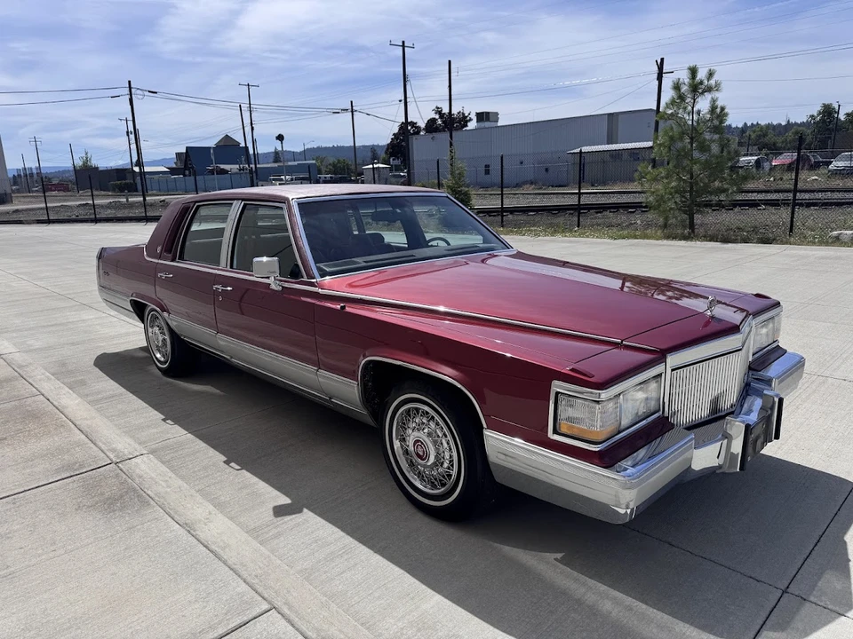 1991 Cadillac Brougham - Image 9 of 31