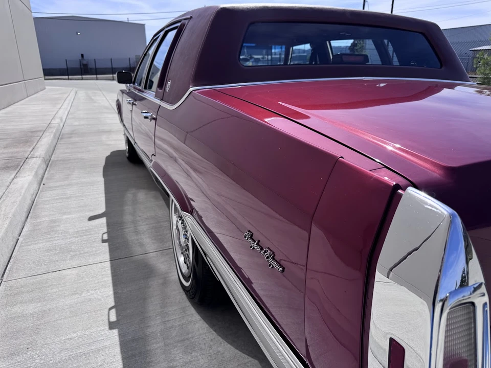 1991 Cadillac Brougham - Image 22 of 31