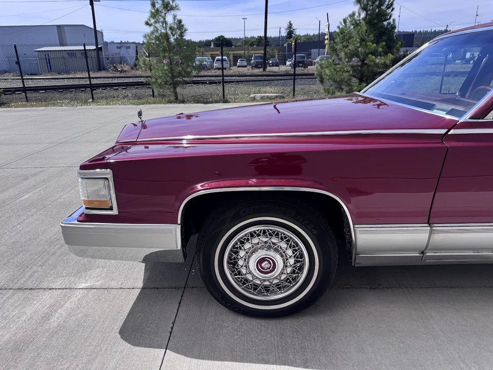 1991 Cadillac Brougham - Image 12 of 31