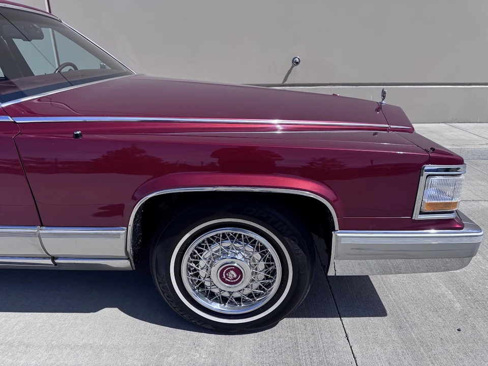 1991 Cadillac Brougham - Image 19 of 31