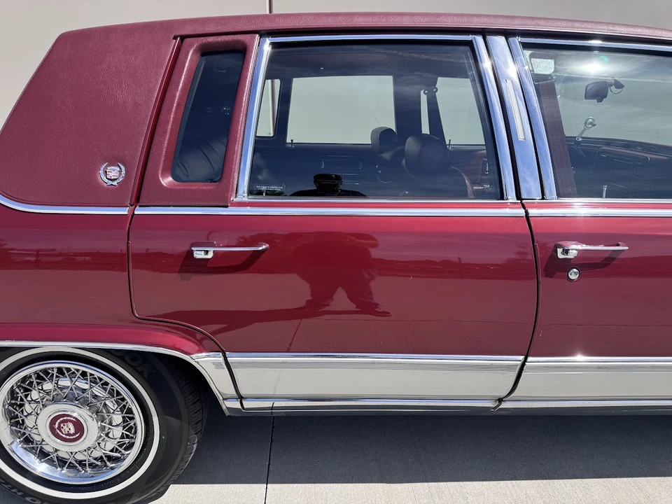 1991 Cadillac Brougham - Image 17 of 31