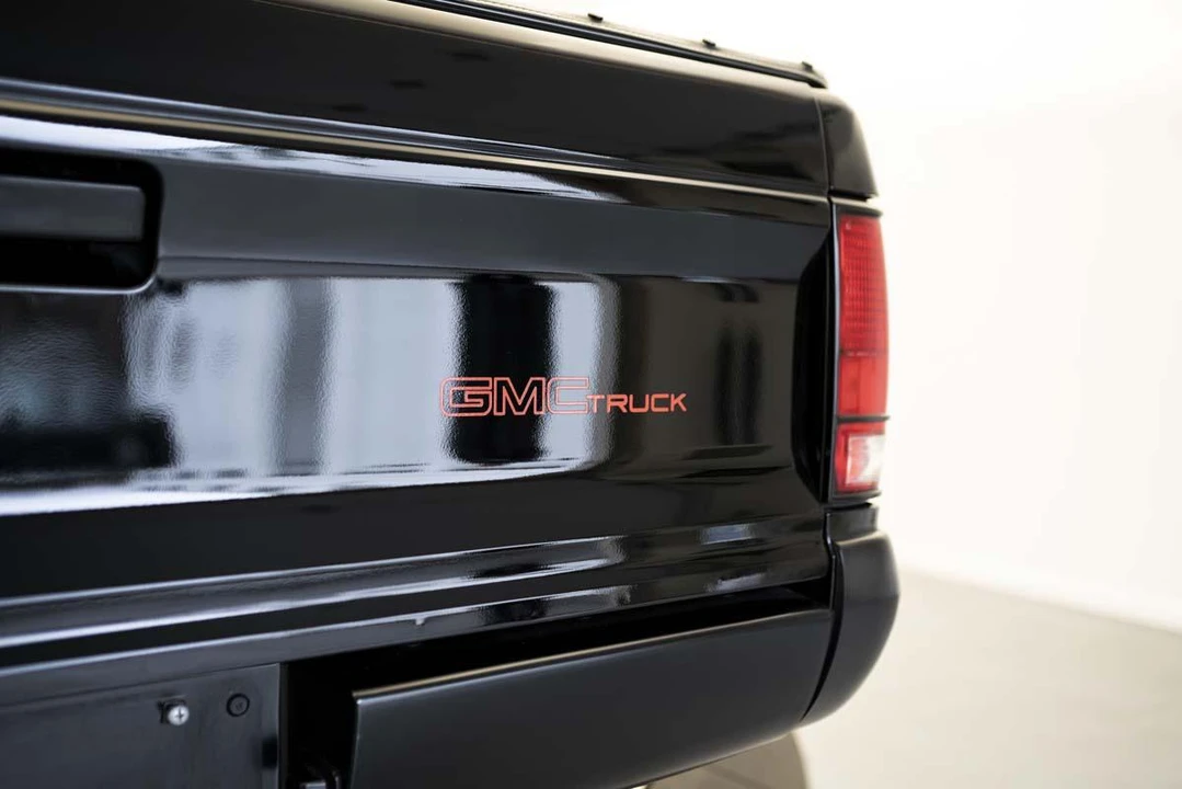 1991 GMC Syclone - Image 28 of 31