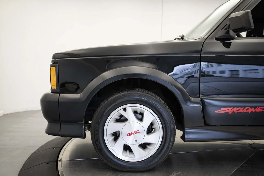1991 GMC Syclone - Image 13 of 31