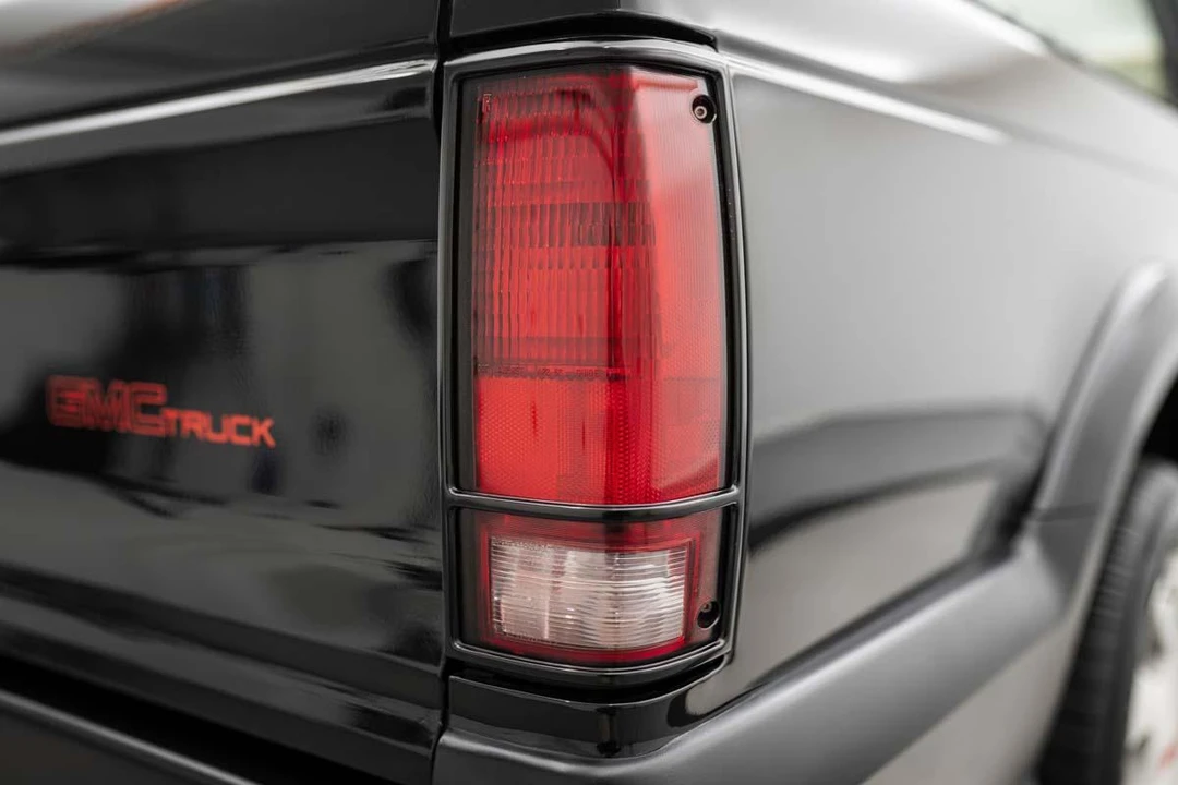 1991 GMC Syclone - Image 29 of 31
