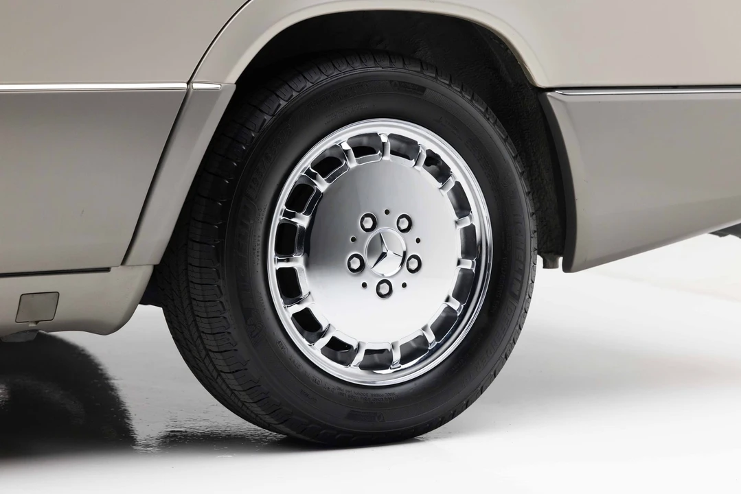 1991 Mercedes-Benz W124 E-Class - Image 30 of 31