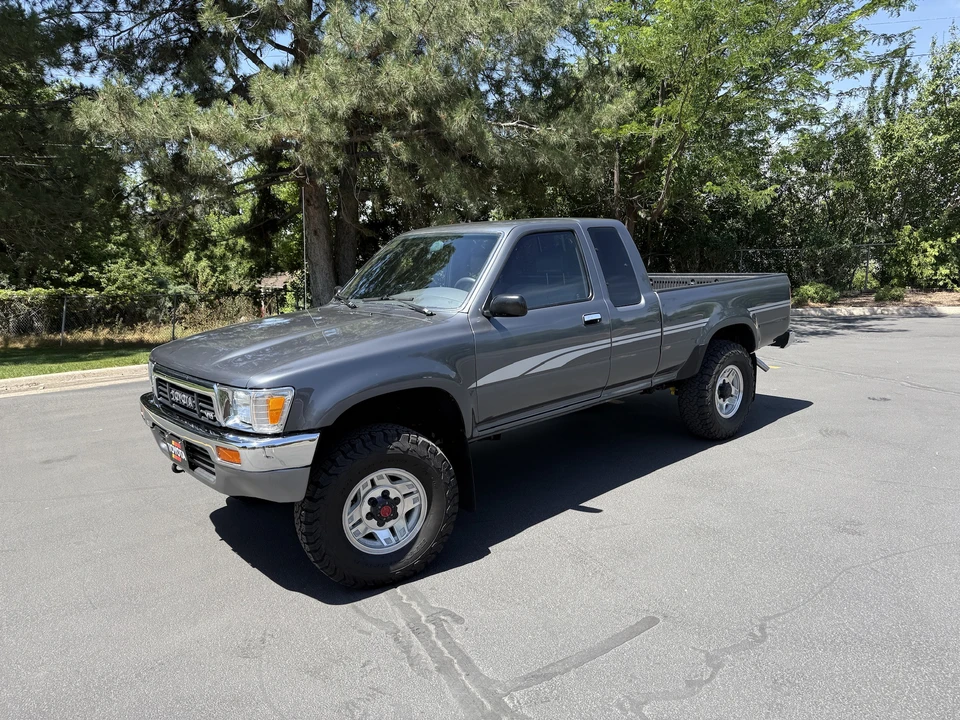 1991 Toyota Hilux 5th Gen - Image 2 of 31