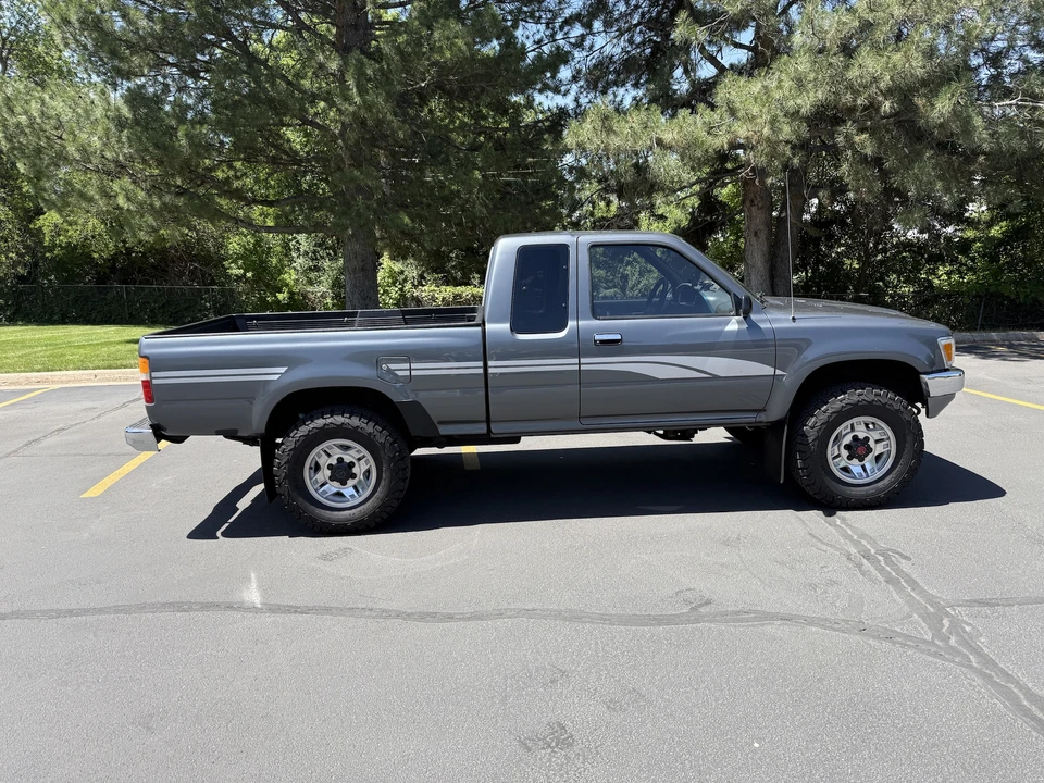 1991 Toyota Hilux 5th Gen - Image 12 of 31