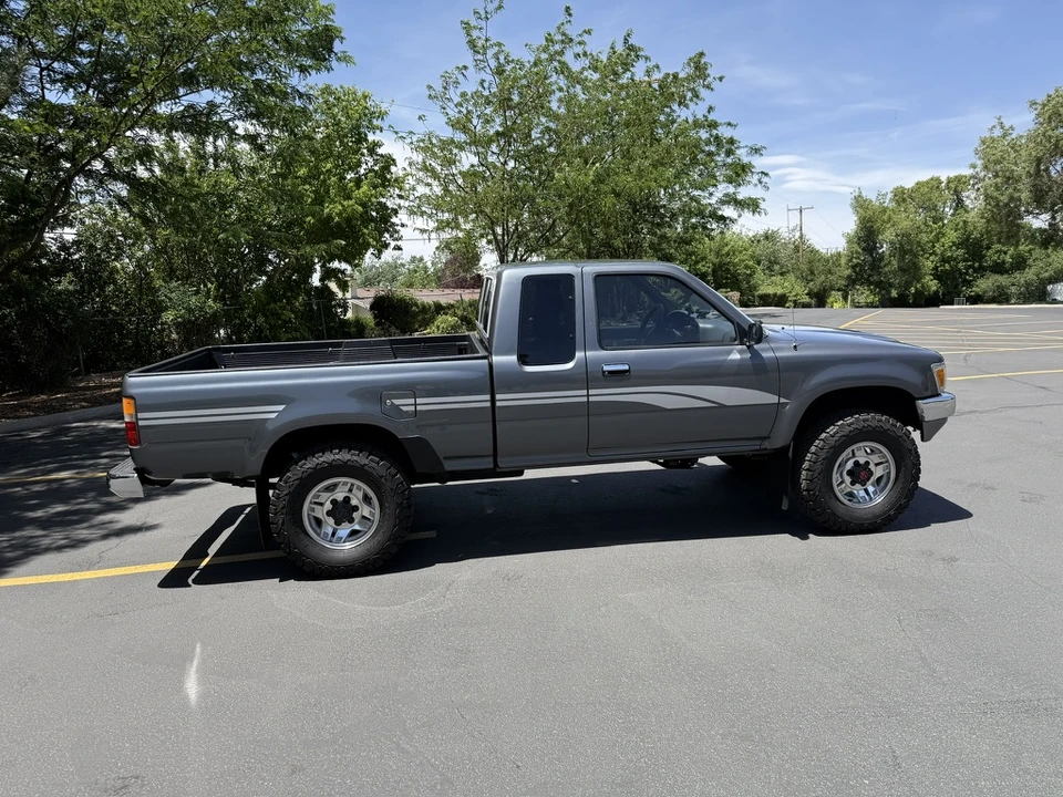 1991 Toyota Hilux 5th Gen - Image 11 of 31