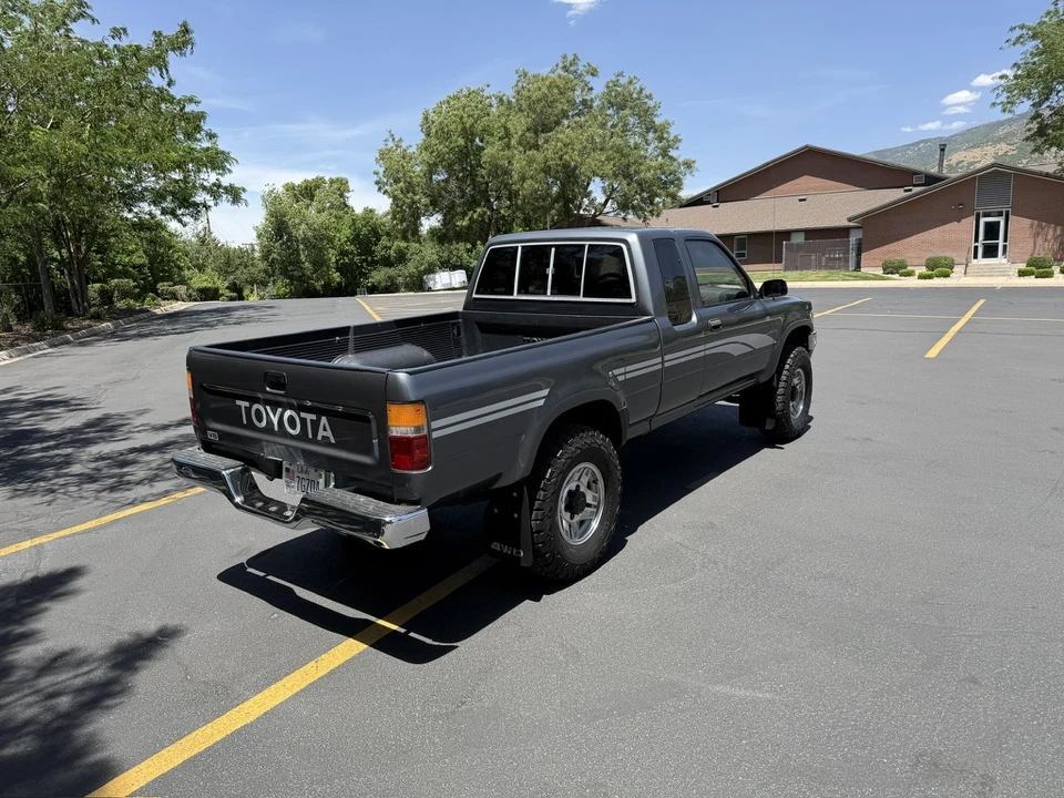 1991 Toyota Hilux 5th Gen - Image 13 of 31