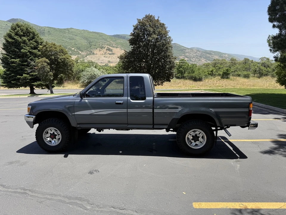 1991 Toyota Hilux 5th Gen - Image 16 of 31