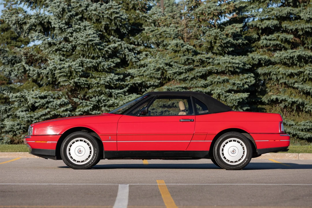 1992 Cadillac Allante - Image 11 of 31