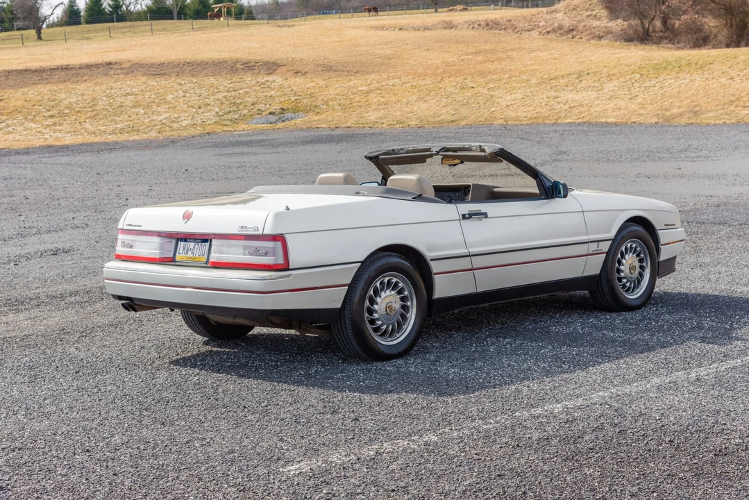 1993 Cadillac Allante - Image 19 of 31