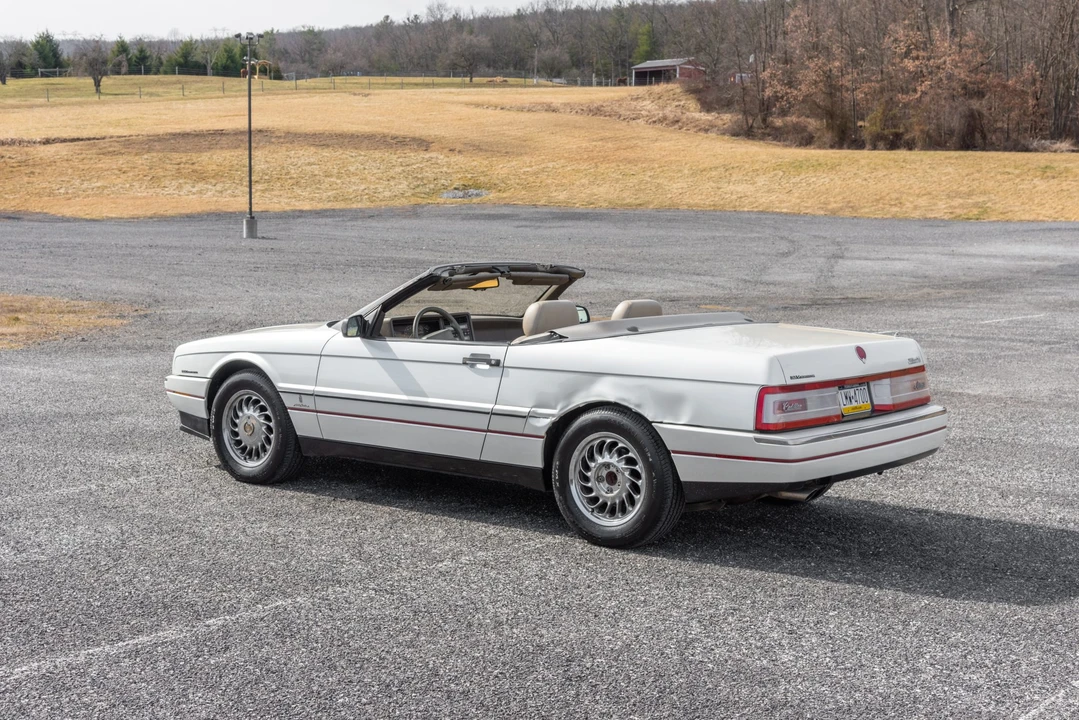 1993 Cadillac Allante - Image 11 of 31