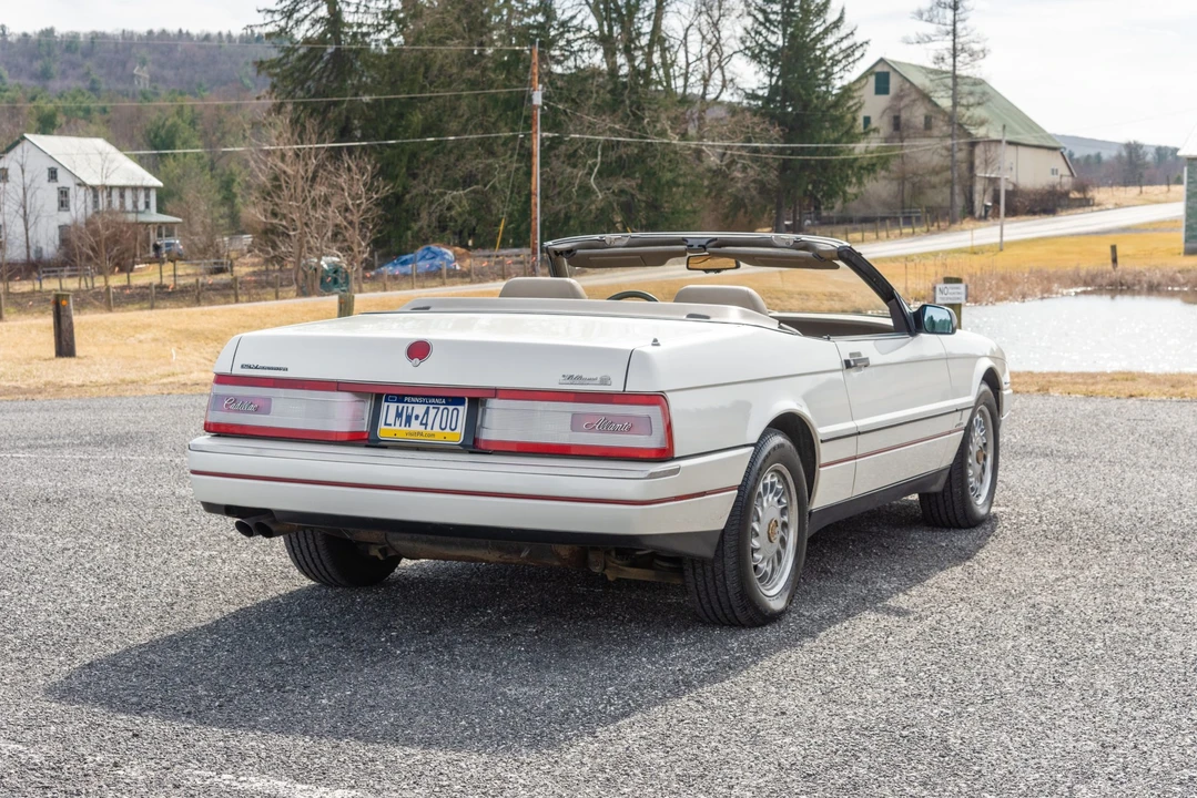 1993 Cadillac Allante - Image 16 of 31