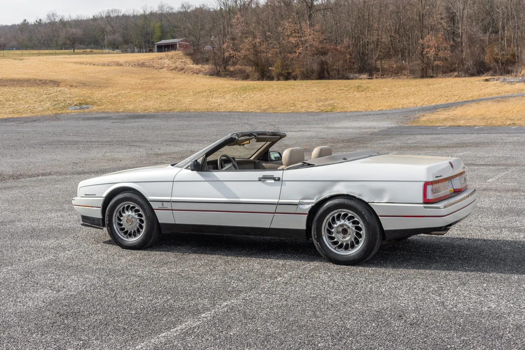 1993 Cadillac Allante - Image 9 of 31