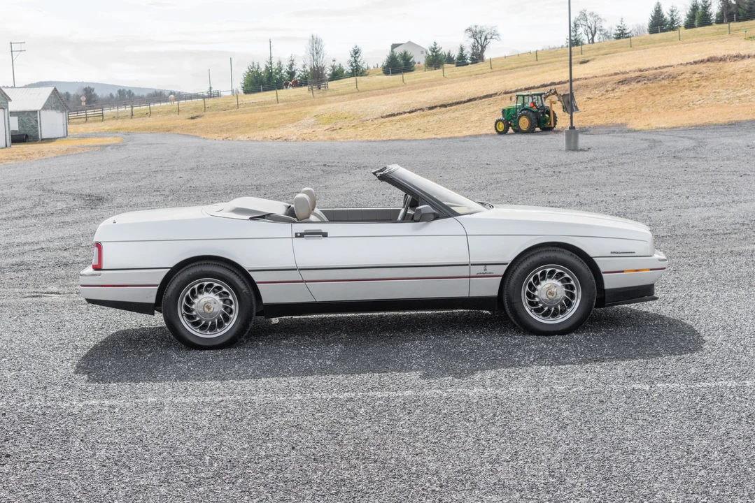 1993 Cadillac Allante - Image 24 of 31