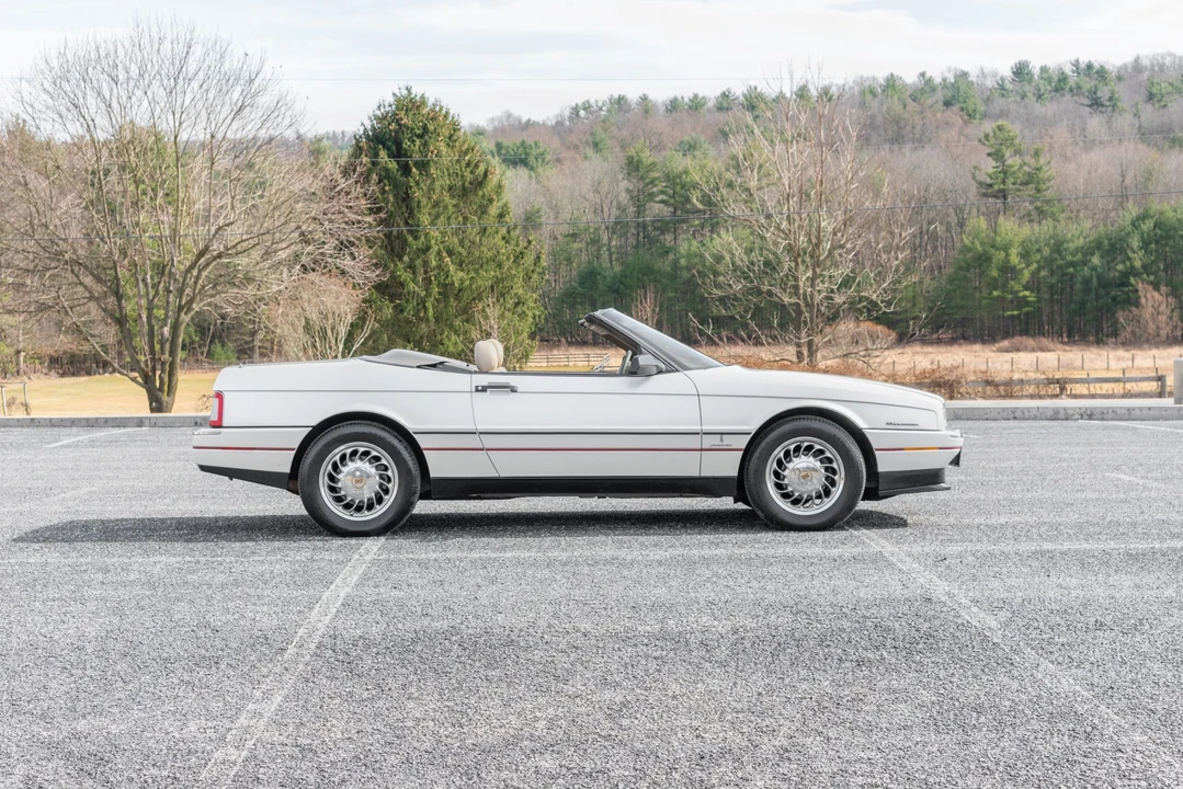 1993 Cadillac Allante - Image 22 of 31