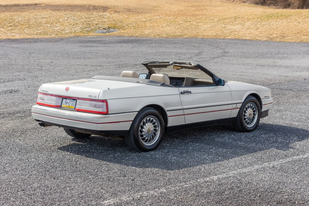 1993 Cadillac Allante - Image 18 of 31