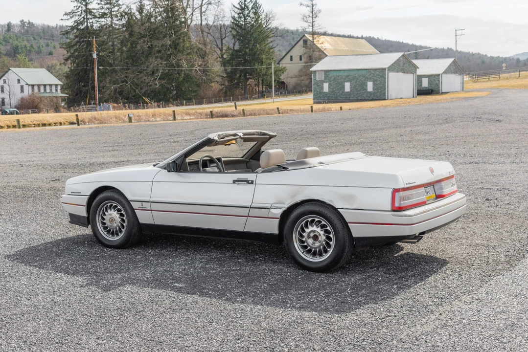 1993 Cadillac Allante - Image 10 of 31