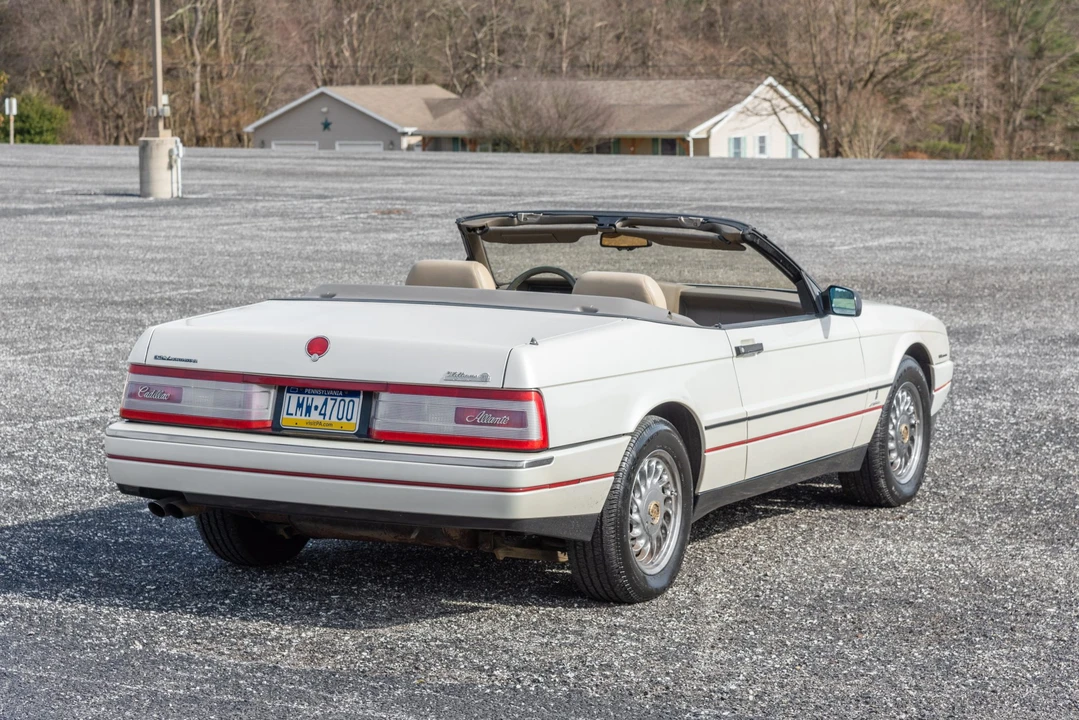 1993 Cadillac Allante - Image 17 of 31