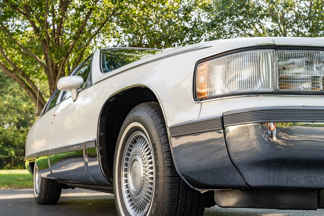 1993 Cadillac Fleetwood - Image 17 of 31