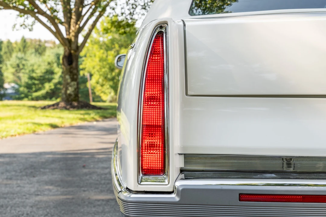 1993 Cadillac Fleetwood - Image 12 of 31