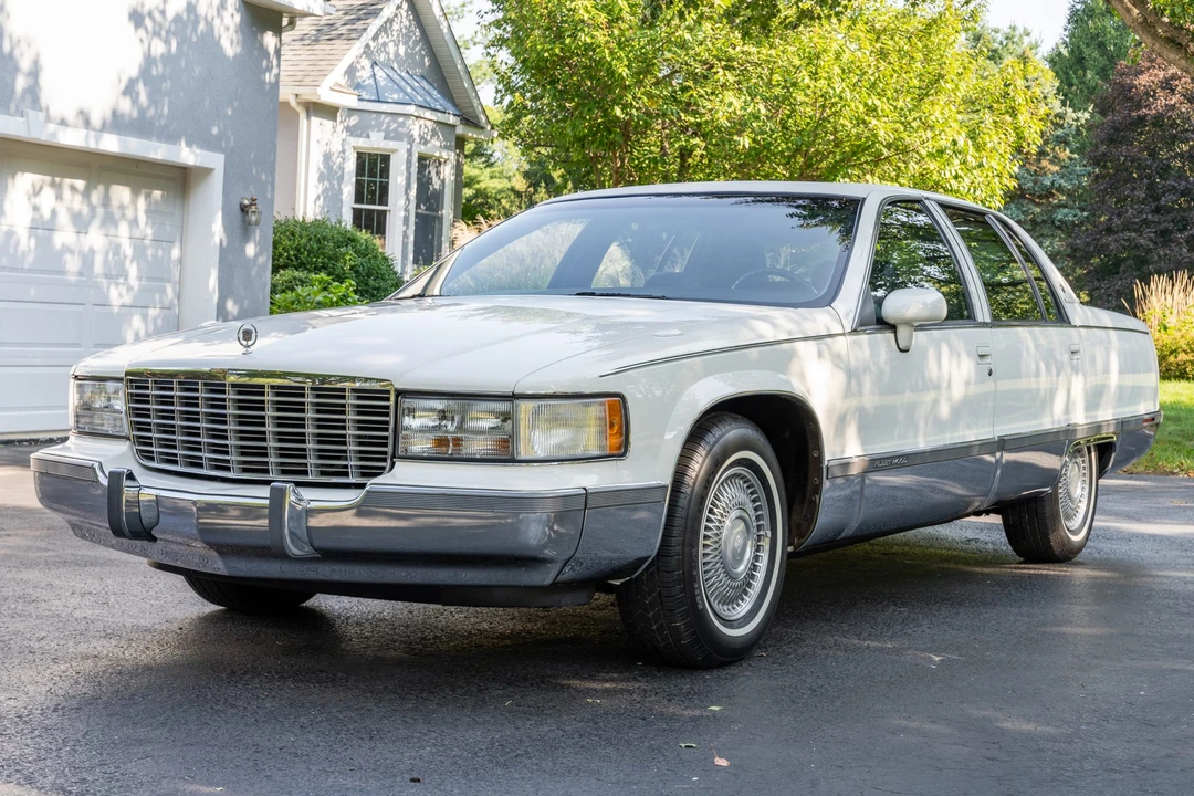 1993 Cadillac Fleetwood - Image 2 of 31