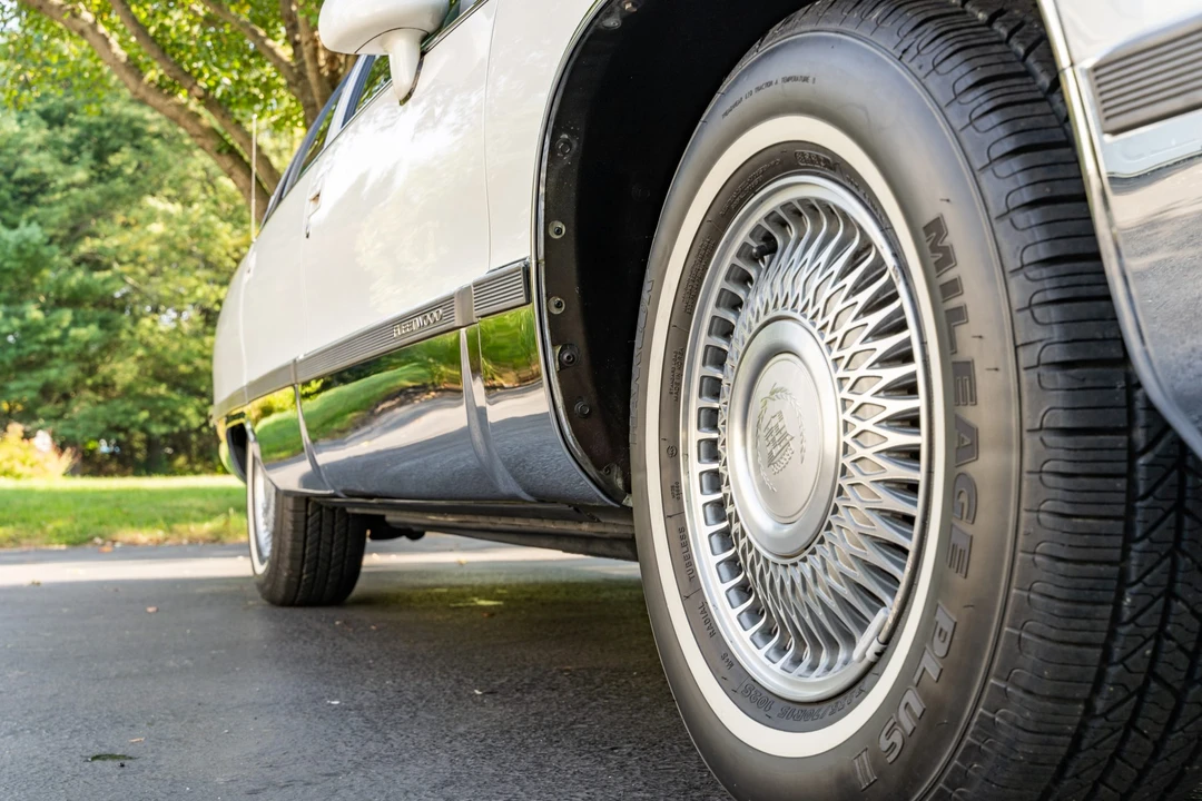1993 Cadillac Fleetwood - Image 29 of 31