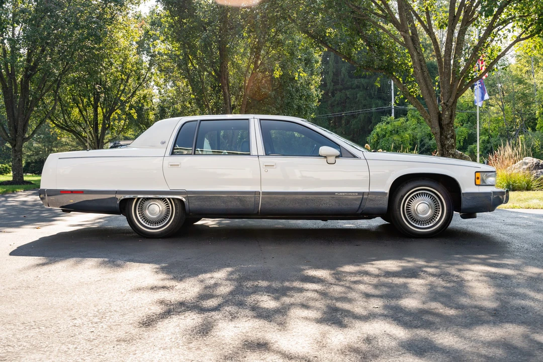 1993 Cadillac Fleetwood - Image 4 of 31