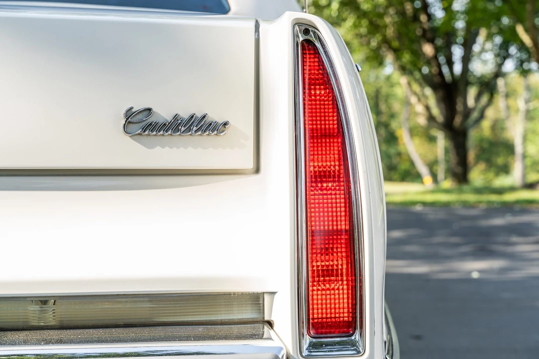 1993 Cadillac Fleetwood - Image 13 of 31