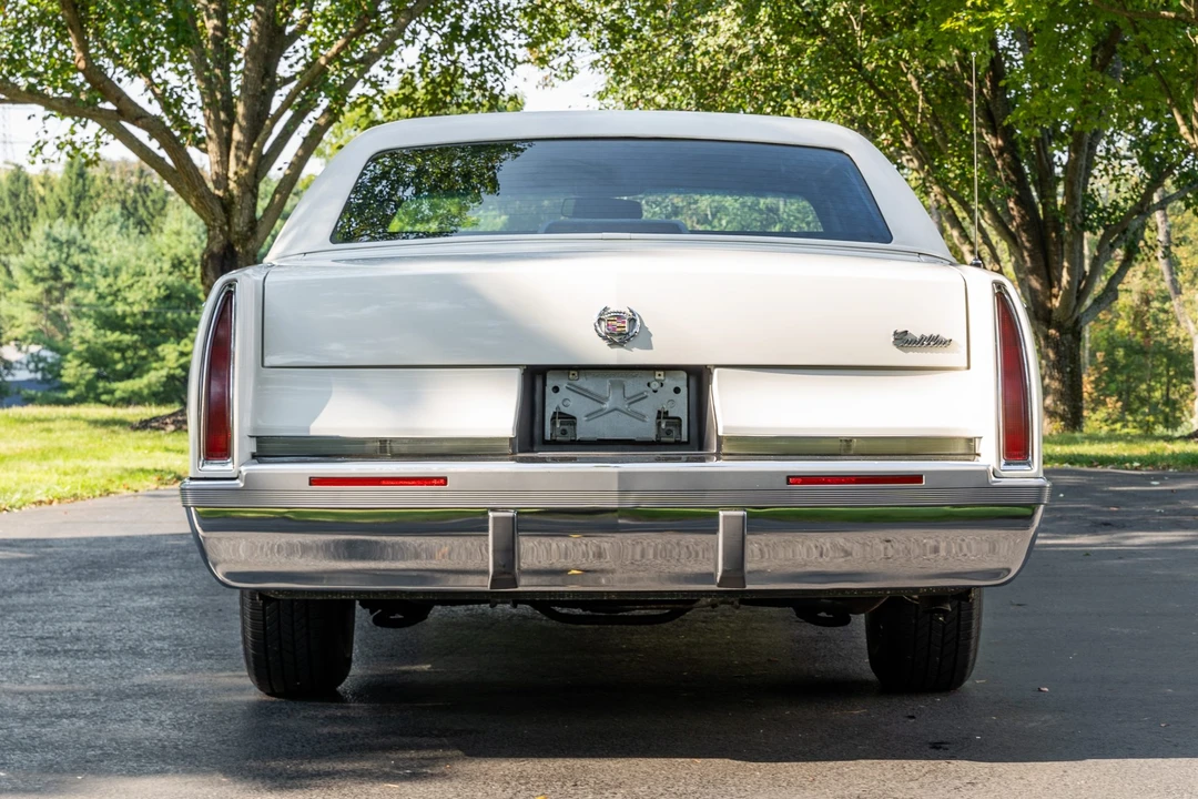 1993 Cadillac Fleetwood - Image 5 of 31