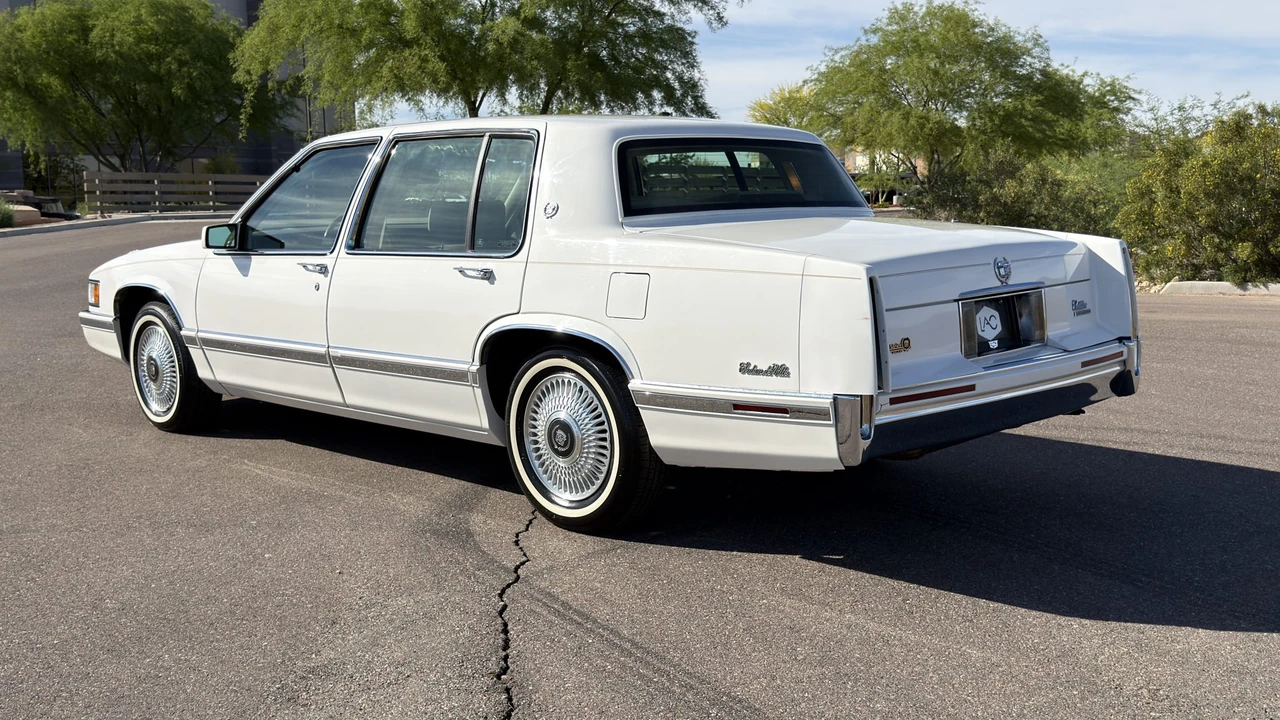 1993 Cadillac DeVille 6th Gen - Image 4 of 31