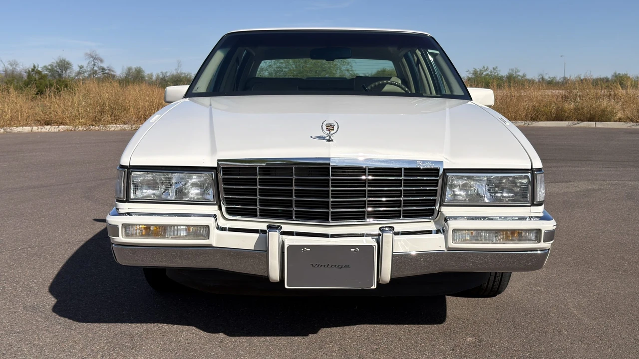 1993 Cadillac DeVille 6th Gen - Image 8 of 31