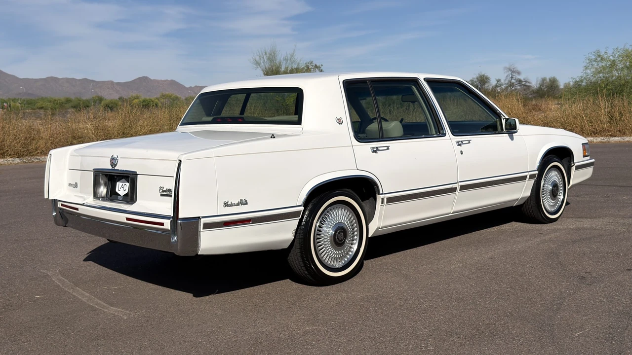 1993 Cadillac DeVille 6th Gen - Image 6 of 31