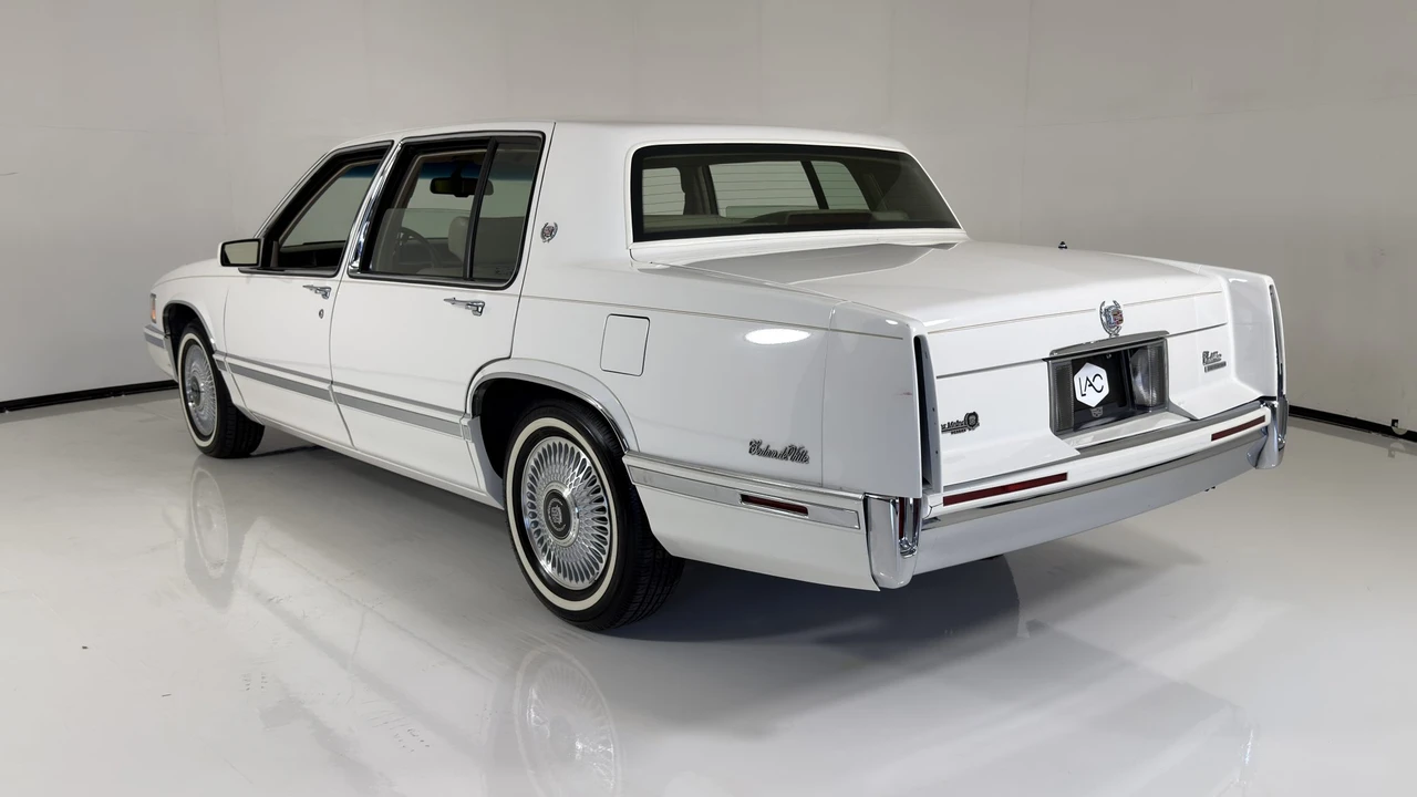 1993 Cadillac DeVille 6th Gen - Image 11 of 31