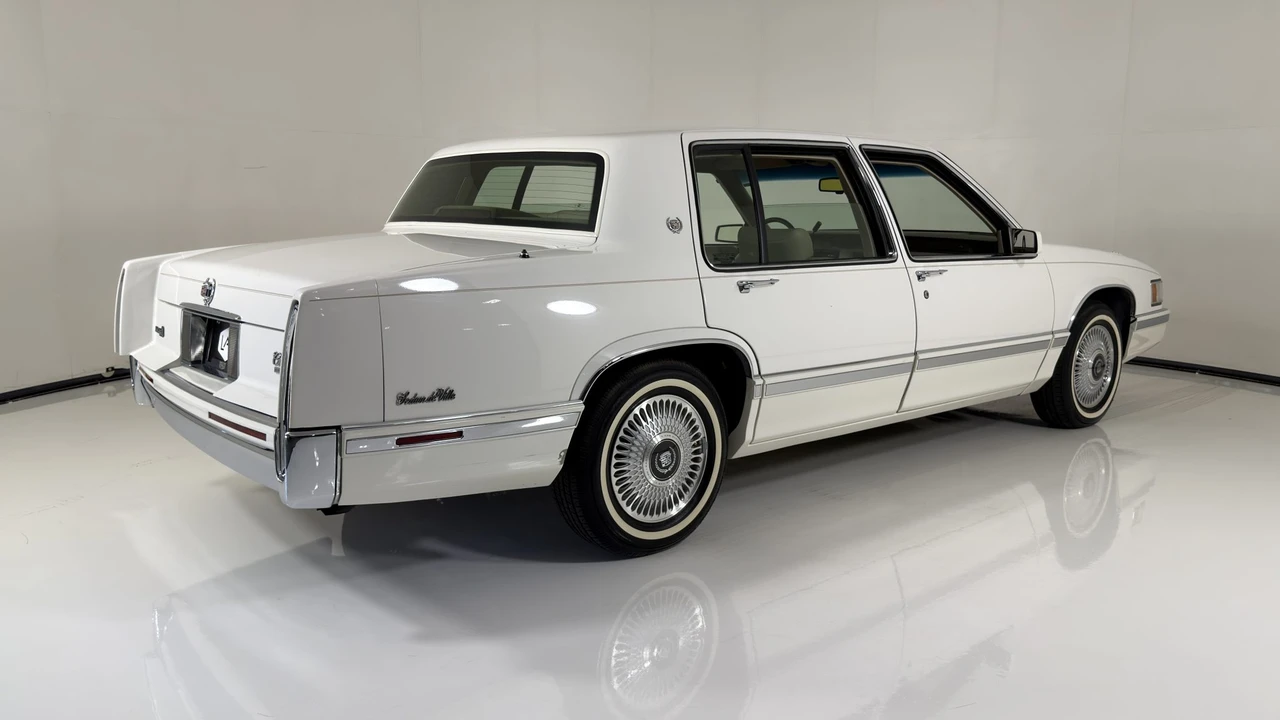 1993 Cadillac DeVille 6th Gen - Image 13 of 31
