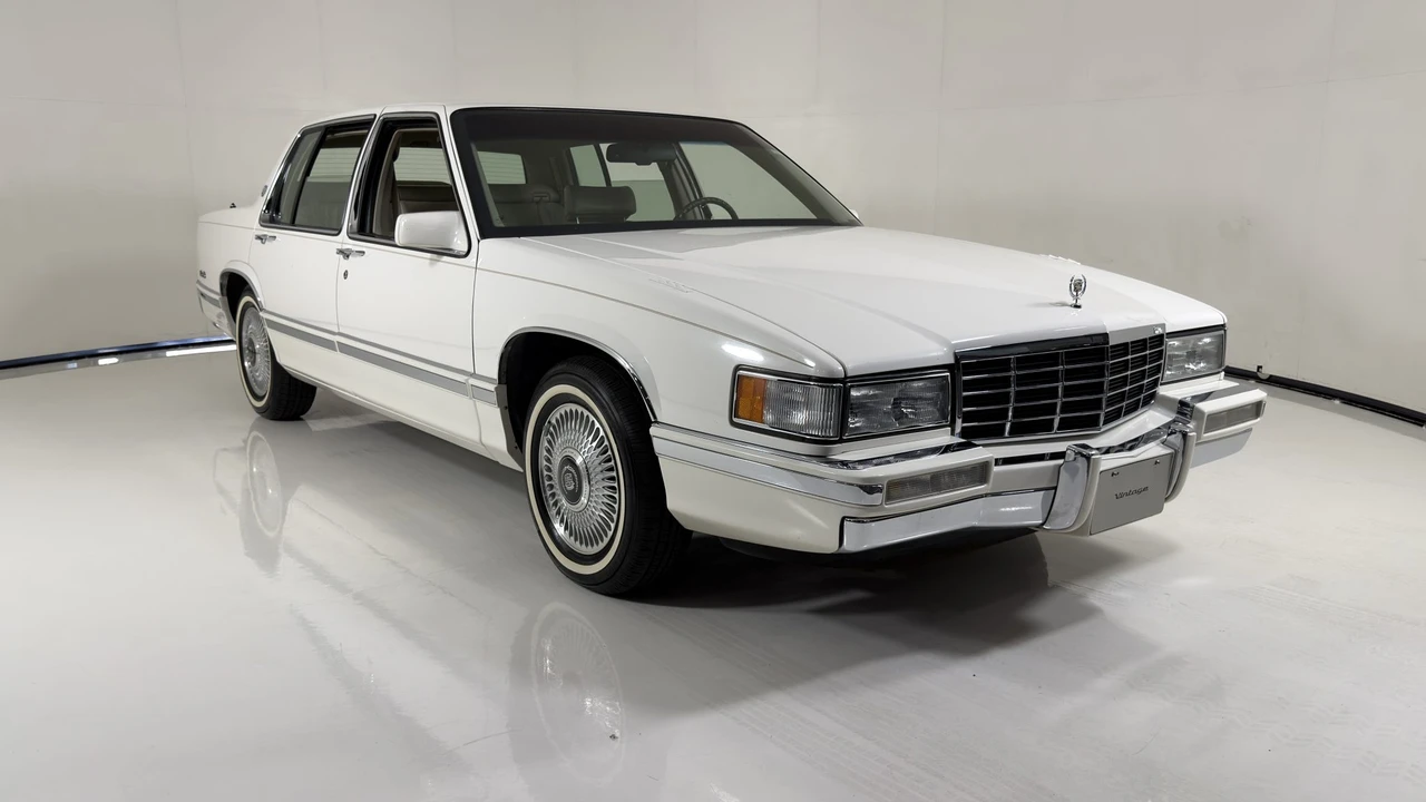 1993 Cadillac DeVille 6th Gen - Image 15 of 31