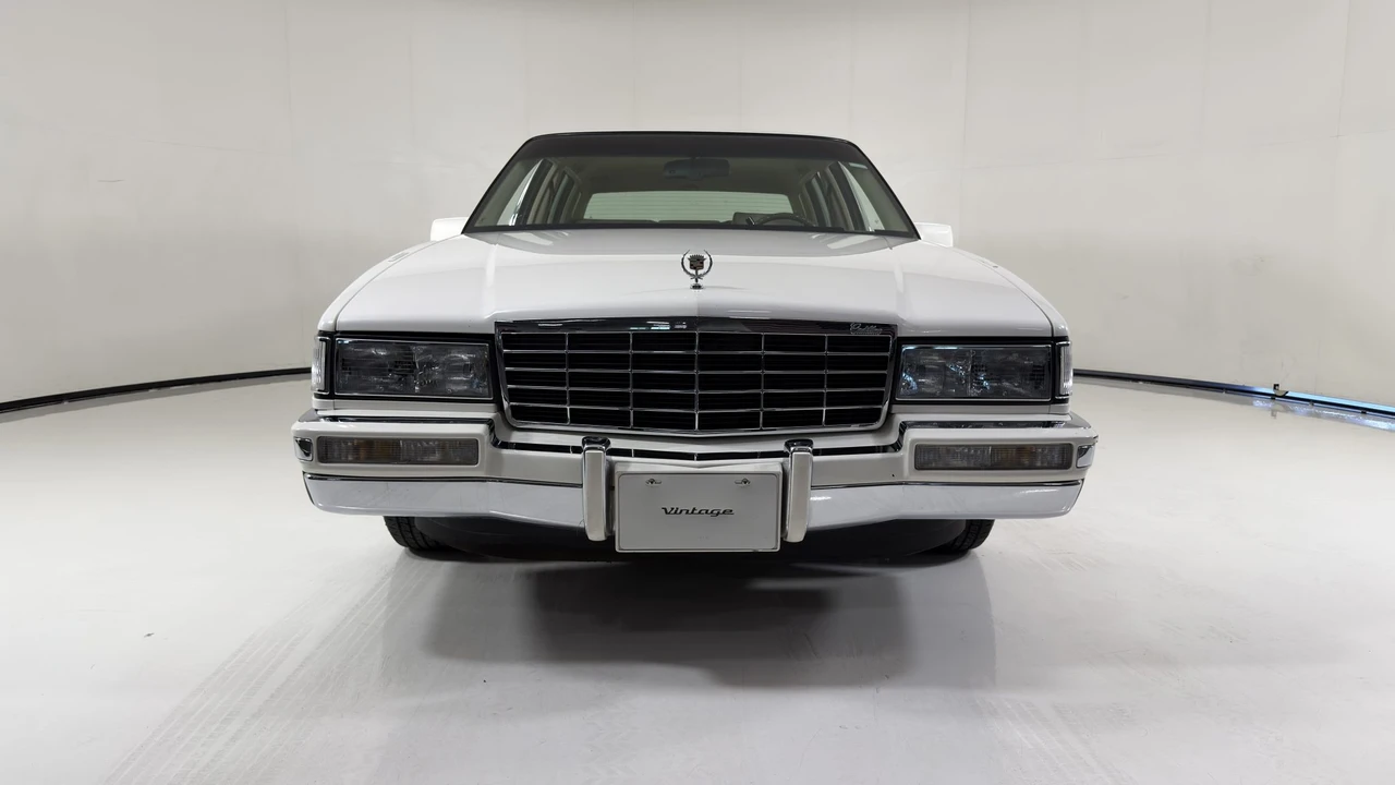 1993 Cadillac DeVille 6th Gen - Image 16 of 31