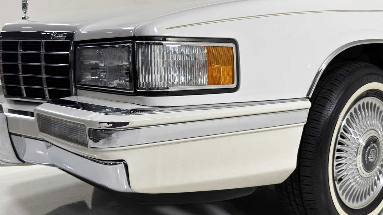 1993 Cadillac DeVille 6th Gen - Image 18 of 31