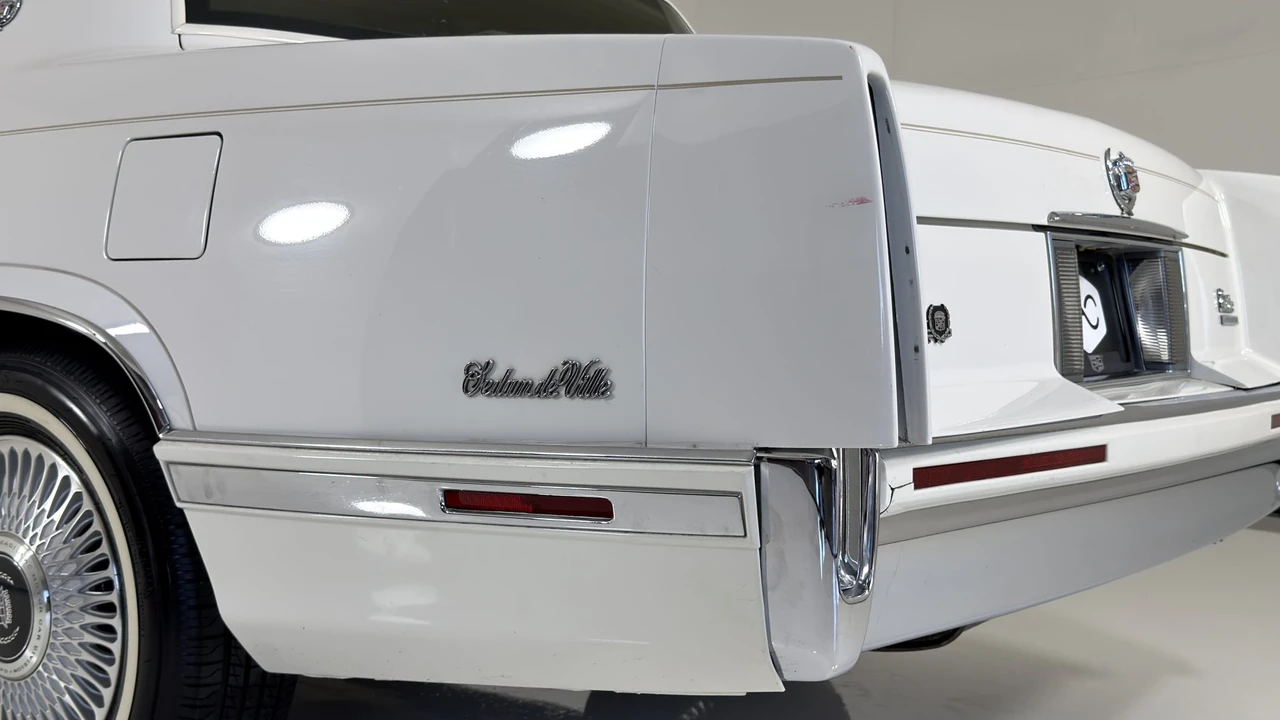 1993 Cadillac DeVille 6th Gen - Image 22 of 31