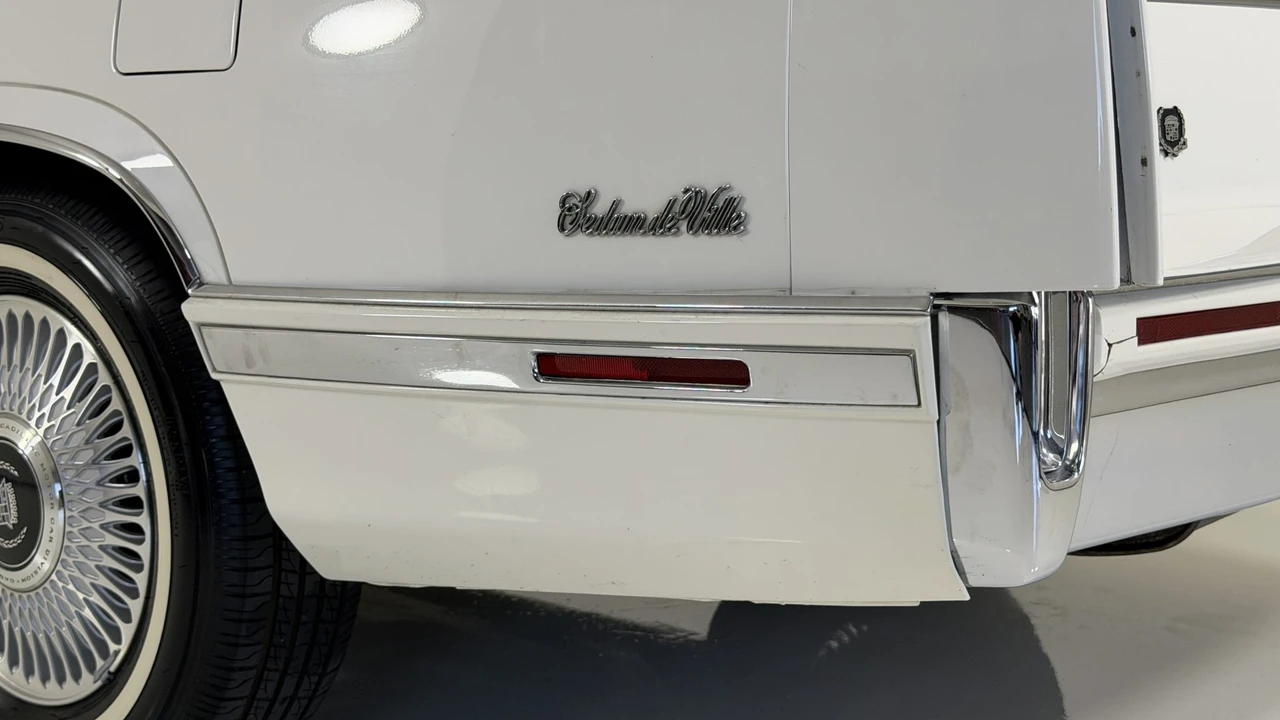 1993 Cadillac DeVille 6th Gen - Image 21 of 31
