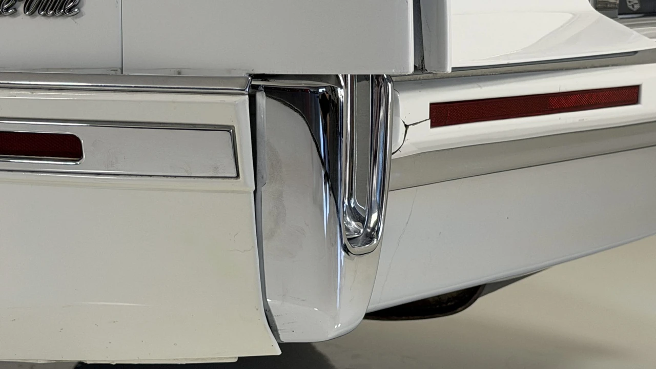 1993 Cadillac DeVille 6th Gen - Image 20 of 31