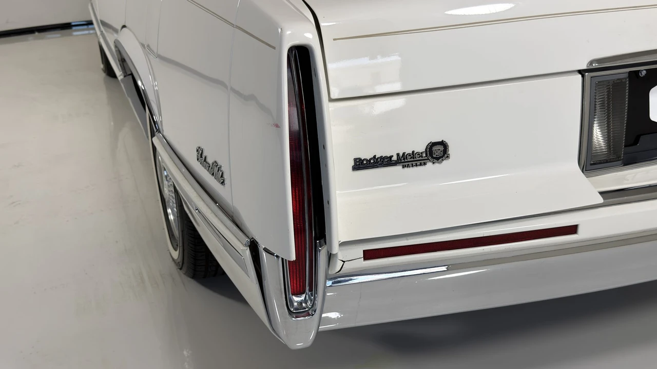 1993 Cadillac DeVille 6th Gen - Image 23 of 31