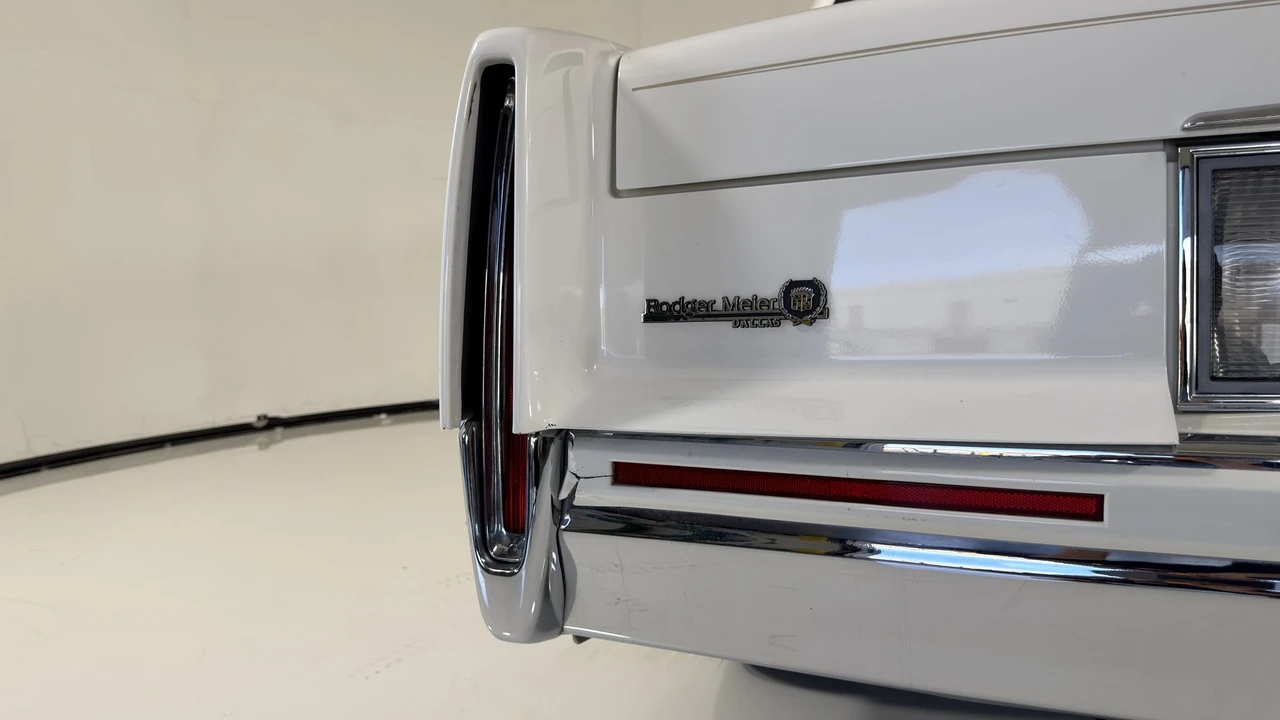 1993 Cadillac DeVille 6th Gen - Image 25 of 31