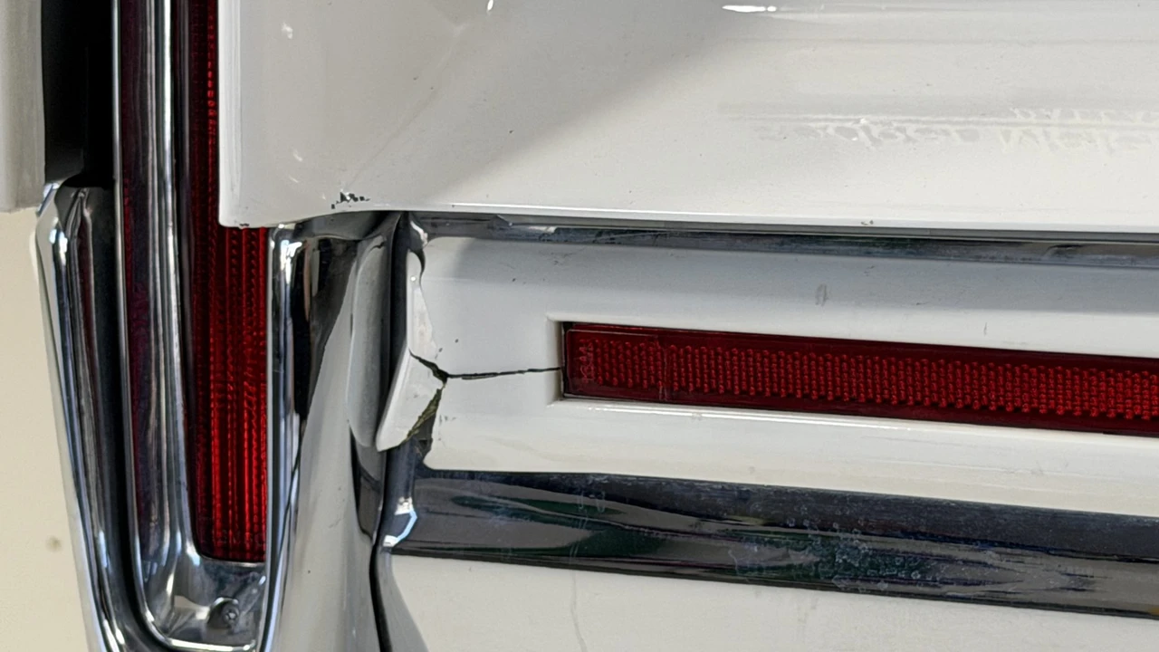 1993 Cadillac DeVille 6th Gen - Image 24 of 31